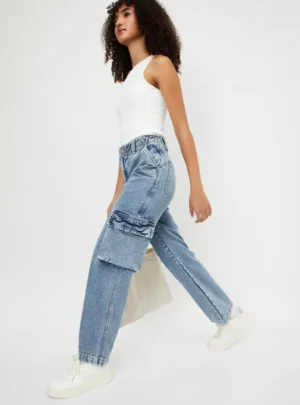 US Trend Mid-Blue Women’s Cargo Jeans – Streetwear Comfort Meets Global Fashion Trade